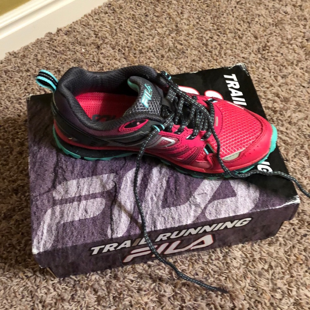 Women’s Fila Trail Running Tennis Shoes Size 7.5